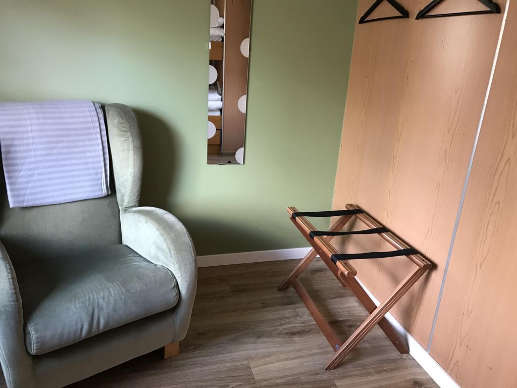 Albergue Selmas Hytt Och Salong Uppsala Exterior foto